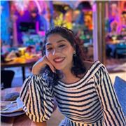 Maestra en corte y confección, diseño de moda